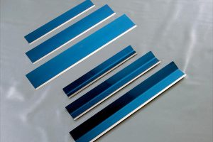 Sharp edge squeegee for fine-sphere solder paste printing