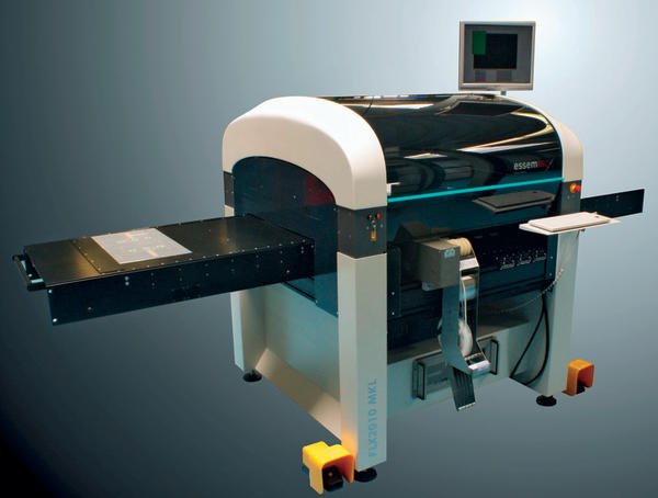 Placement machine for flex board features twin vacuum table