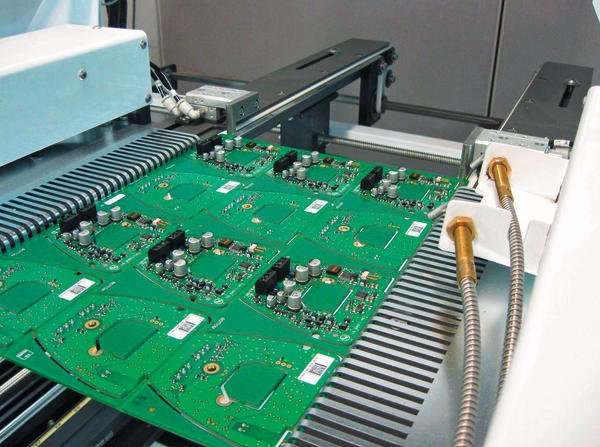Smart conveyor controls PCB warpage during selective soldering
